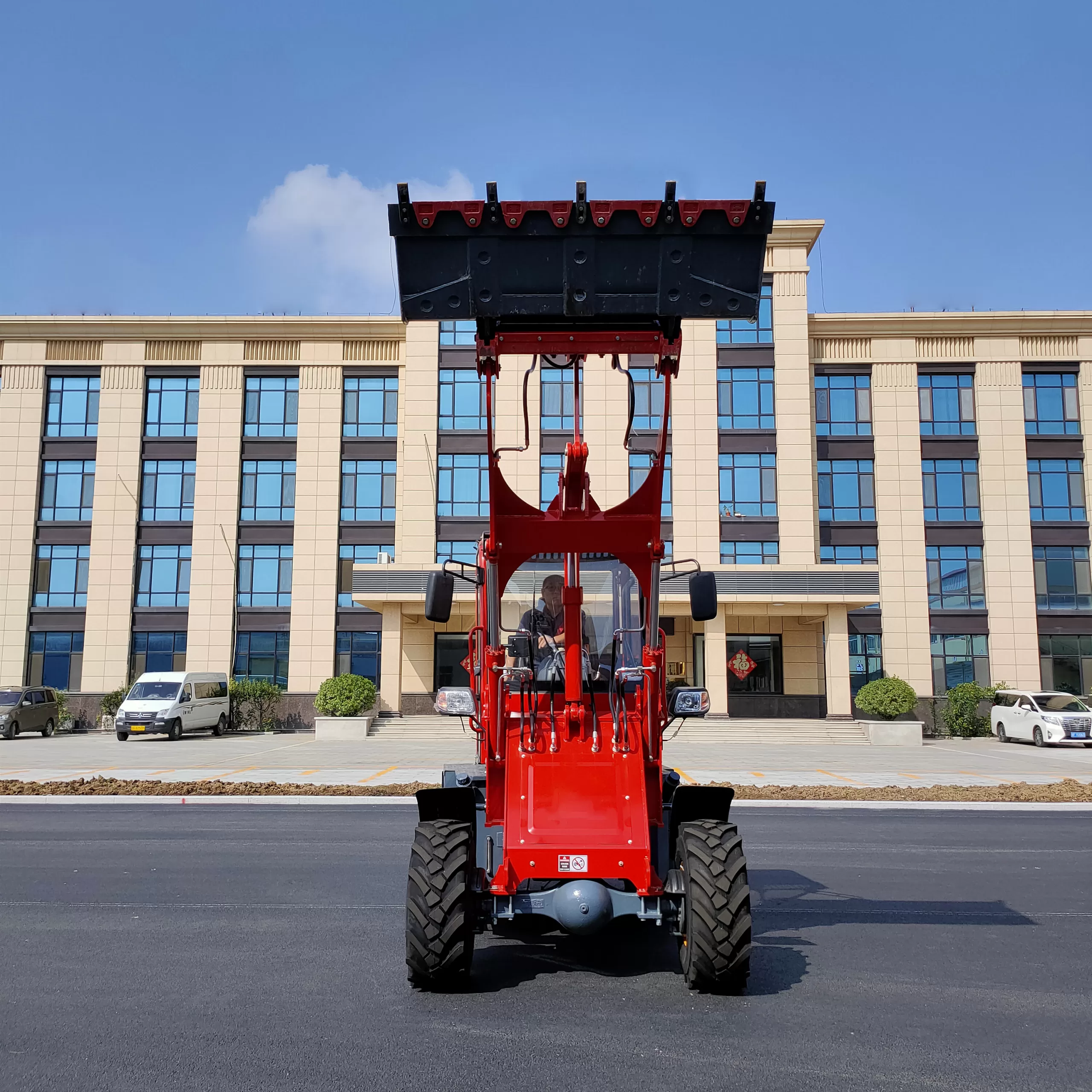 Backhoe vs Digger. Հասկանալով հիմնական տարբերությունները