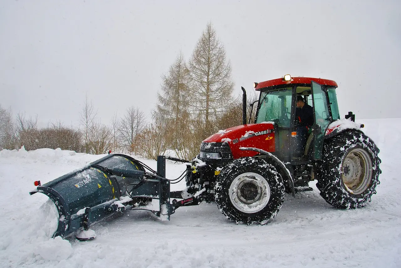 使用滑移转向除雪机附件：提示和注意事项